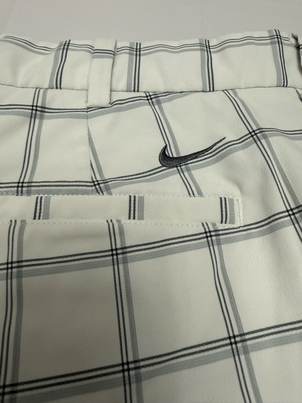 Nike Golf Dri-Fit Plaid Shorts Mens 36 White Gray Performance Stretch - Picture 13 of 13